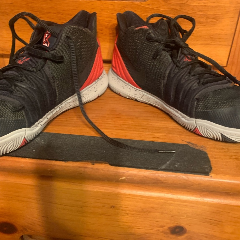 Kyrie 5 - Picture 2 of 5